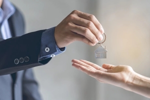 Amigos, redes sociales y alquileres: los riesgos de alquilar por confianza